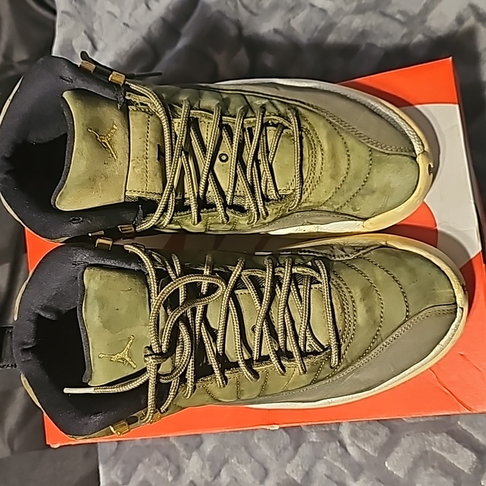 Jordan 12 size 9 men